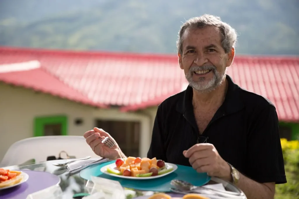 Como funciona a alimentação balanceada em um residencial sênior?
