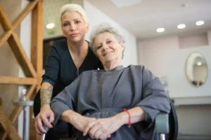 Moradia fixa ou hospedagem temporária para idosos: qual escolher?
