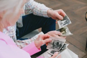 Como estimular a memória do idoso de forma prática no dia a dia?