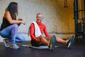 Qual a diferença entre fisioterapia e atividade física para idosos?